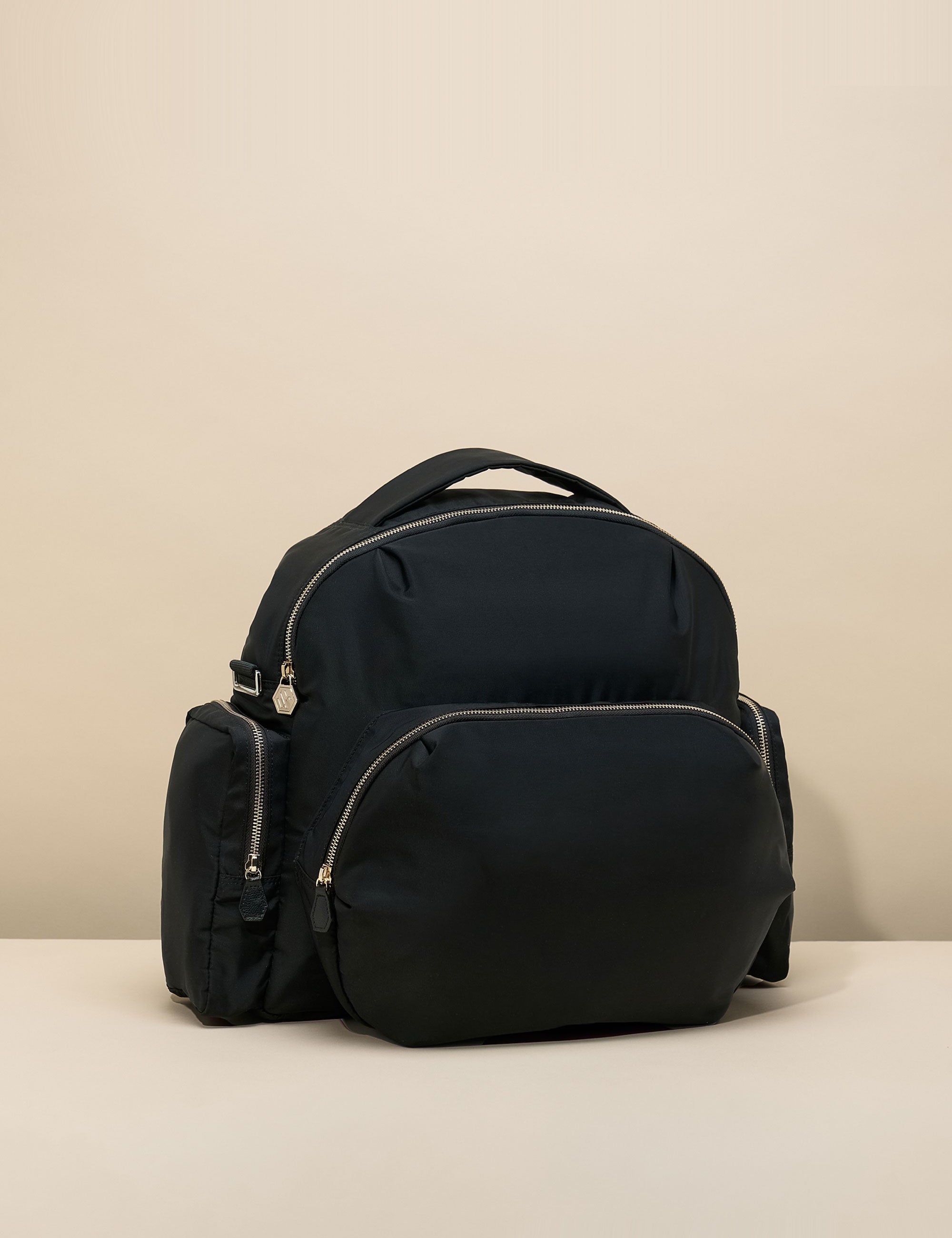 black smart backpack for travel
