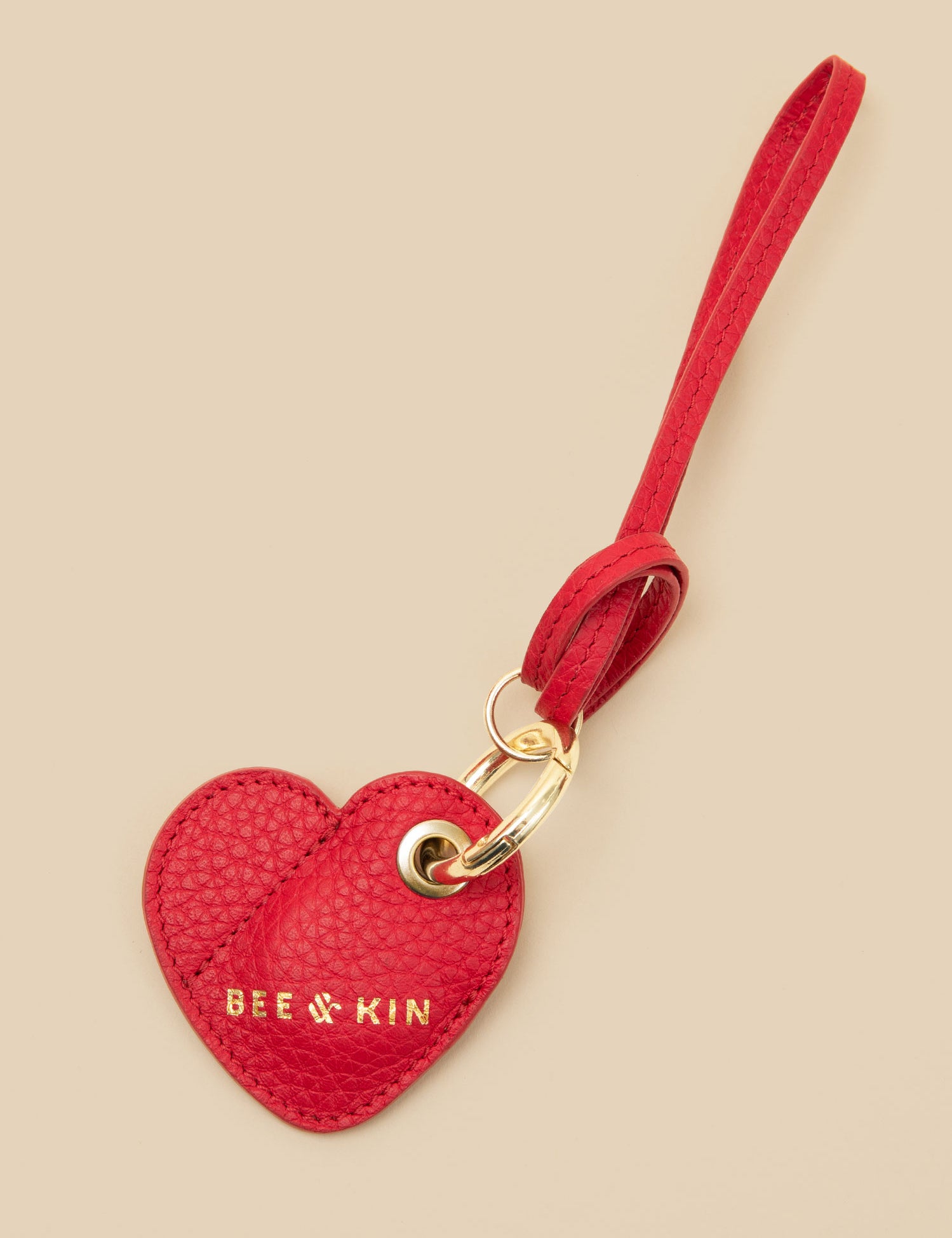 bee-kin-Heart-AirTag-Holder-red.jpg